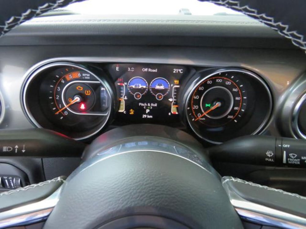 Jeep Gladiator nuova a Lodi (9)