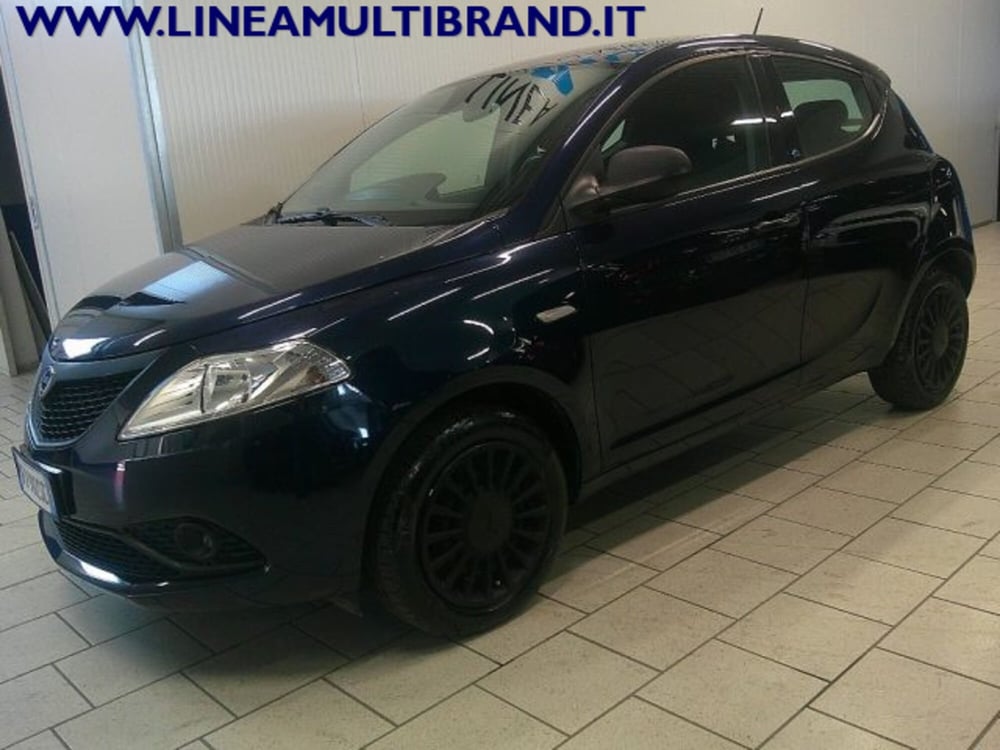 Lancia Ypsilon usata a Piacenza