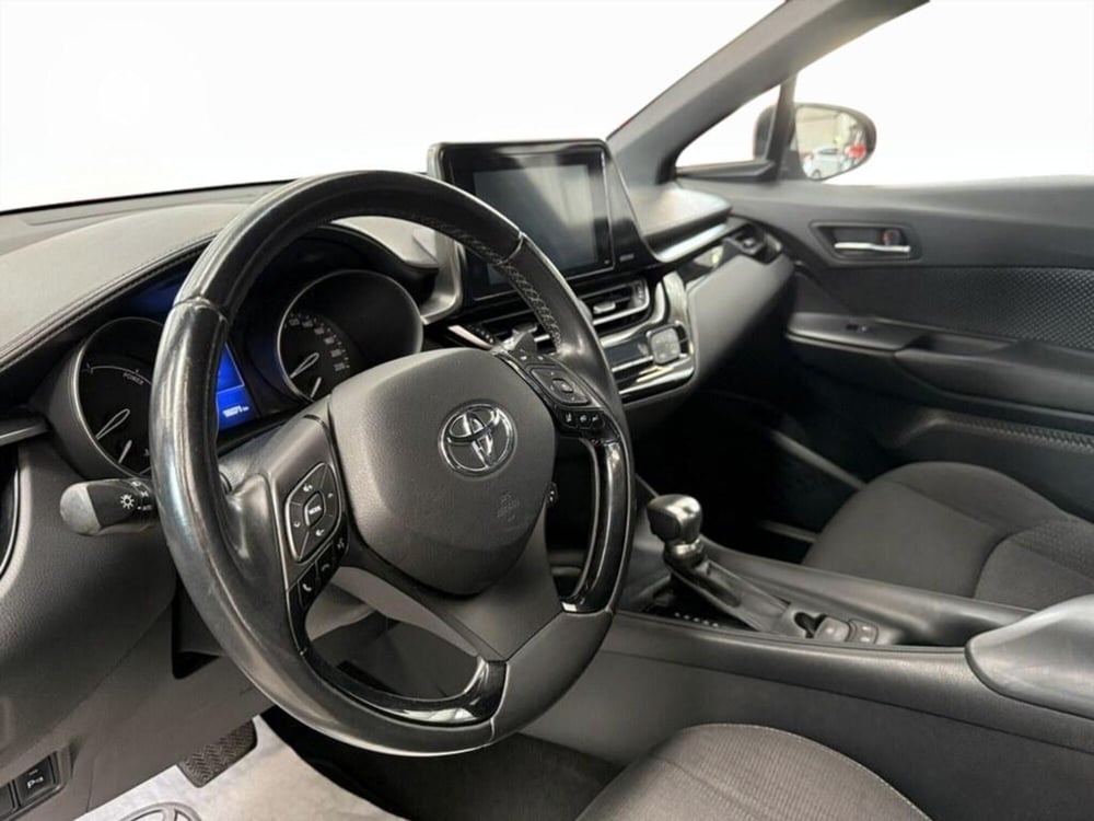 Toyota Toyota C-HR usata a Monza e Brianza (12)