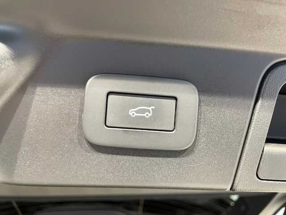 Land Rover Range Rover Velar usata a Ravenna (13)