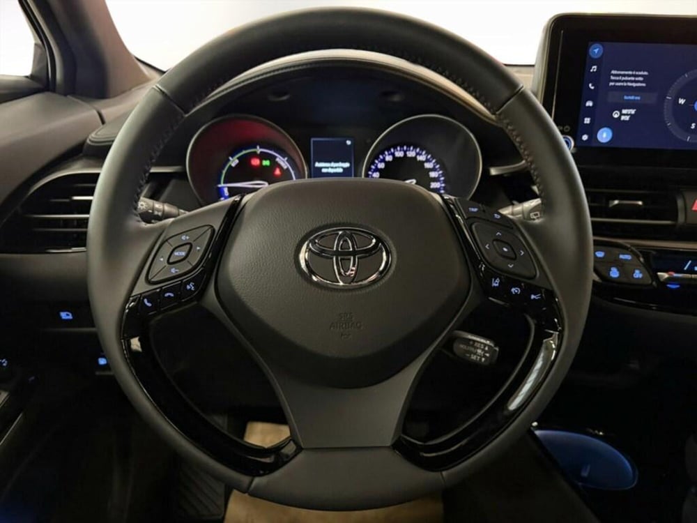 Toyota Toyota C-HR nuova a Monza e Brianza (7)