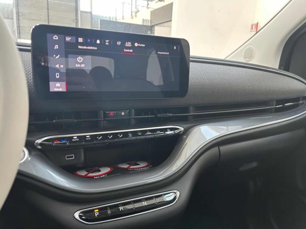 Fiat 500e nuova a Vercelli (17)