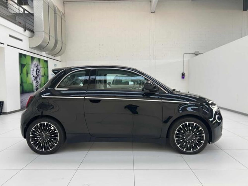Fiat 500e nuova a Vercelli (4)