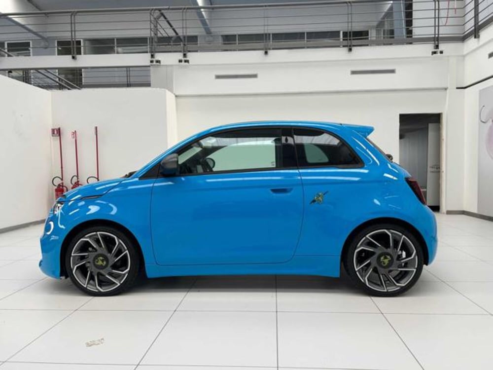 Abarth 500e Cabrio nuova a Vercelli (5)