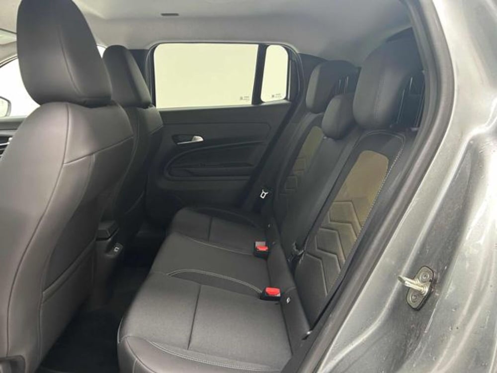 Jeep Avenger nuova a Vercelli (12)