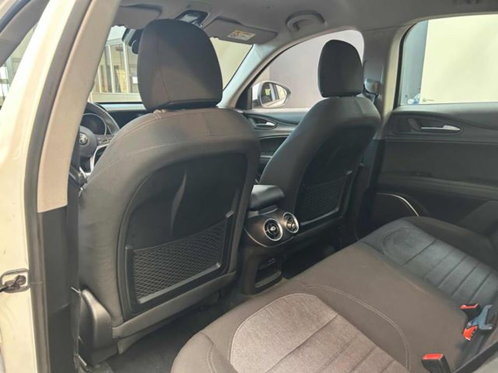 Alfa Romeo Stelvio usata a Vercelli (12)