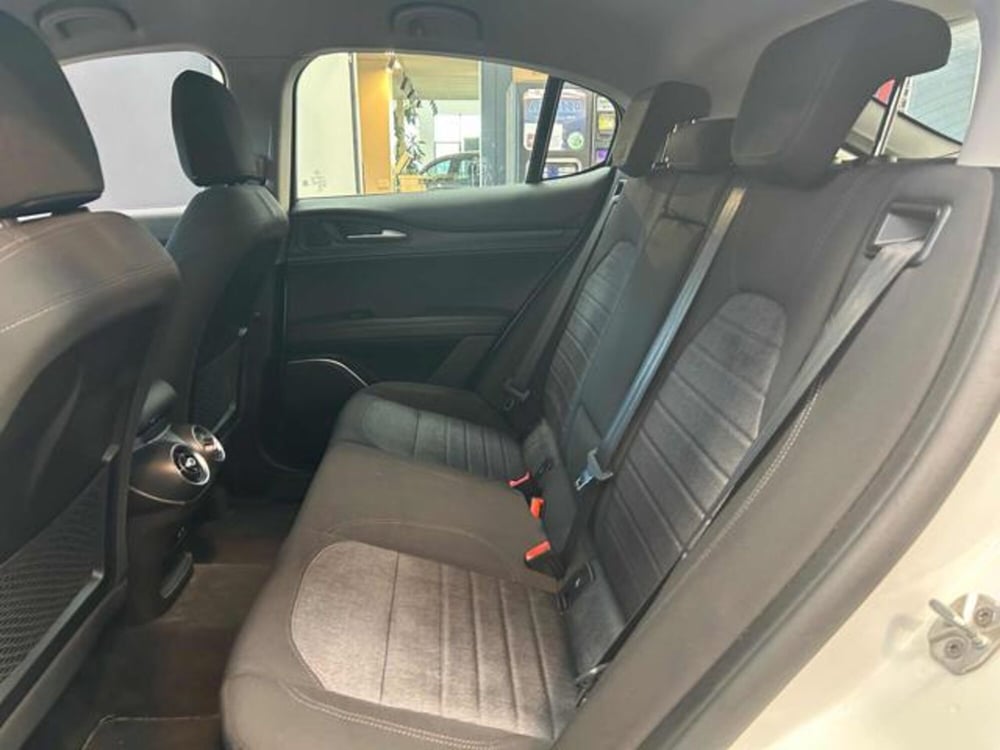 Alfa Romeo Stelvio usata a Vercelli (9)