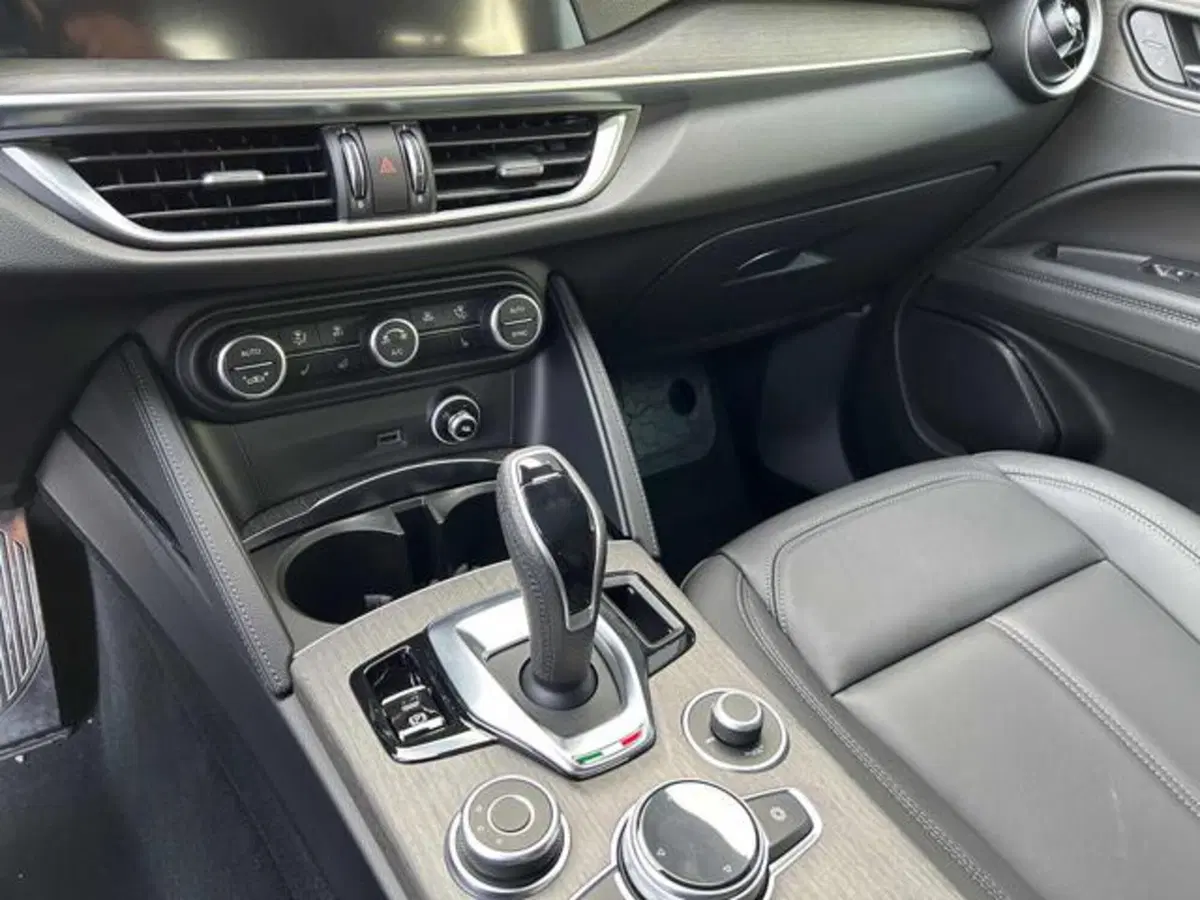 Alfa Romeo Stelvio nuova a Vercelli (13)