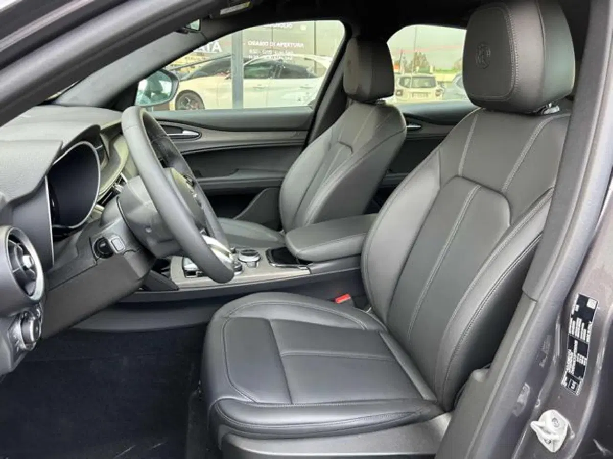 Alfa Romeo Stelvio nuova a Vercelli (14)