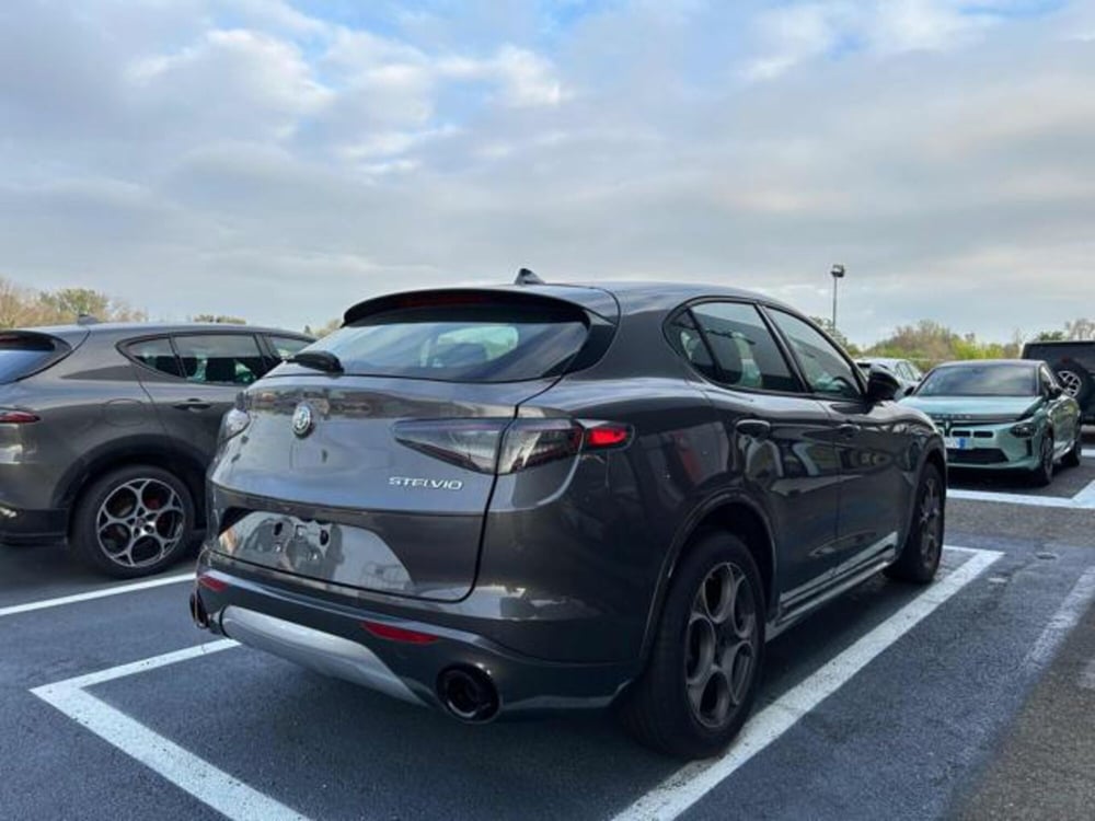 Alfa Romeo Stelvio nuova a Vercelli (6)