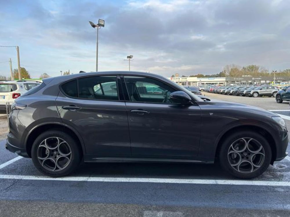 Alfa Romeo Stelvio nuova a Vercelli (7)