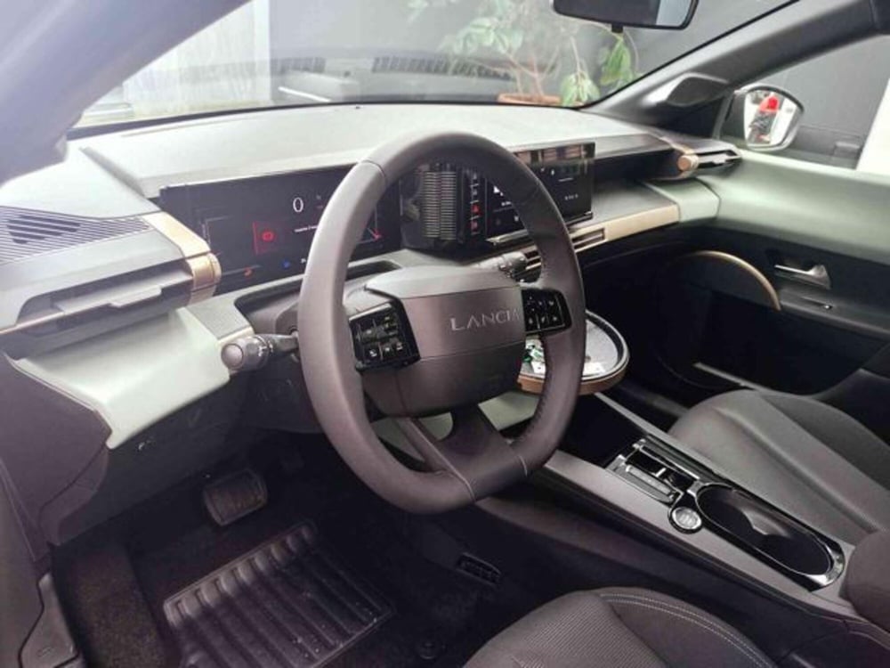 Lancia Ypsilon nuova a Vercelli (12)