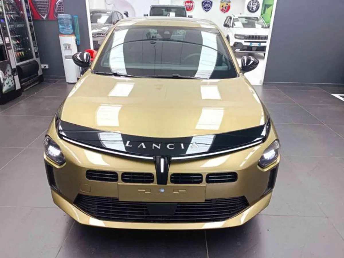 Lancia Ypsilon nuova a Vercelli (2)