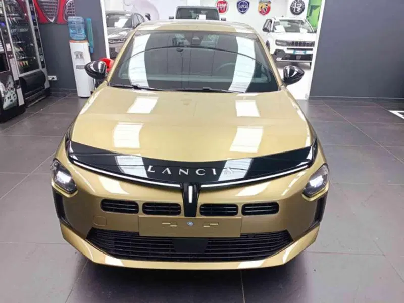 Lancia Ypsilon nuova a Vercelli (2)