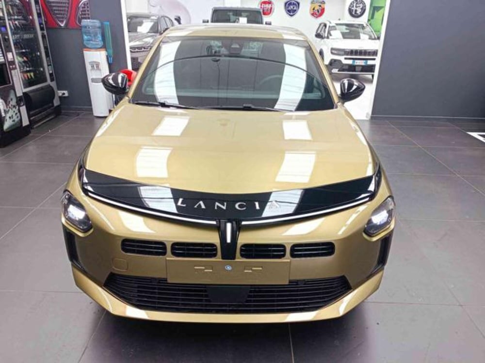 Lancia Ypsilon nuova a Vercelli (2)