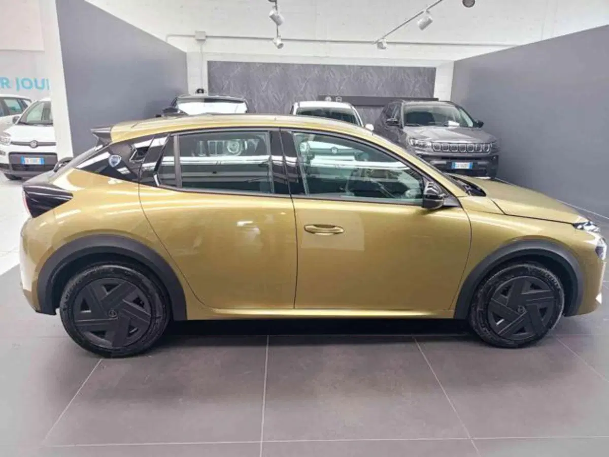 Lancia Ypsilon nuova a Vercelli (9)