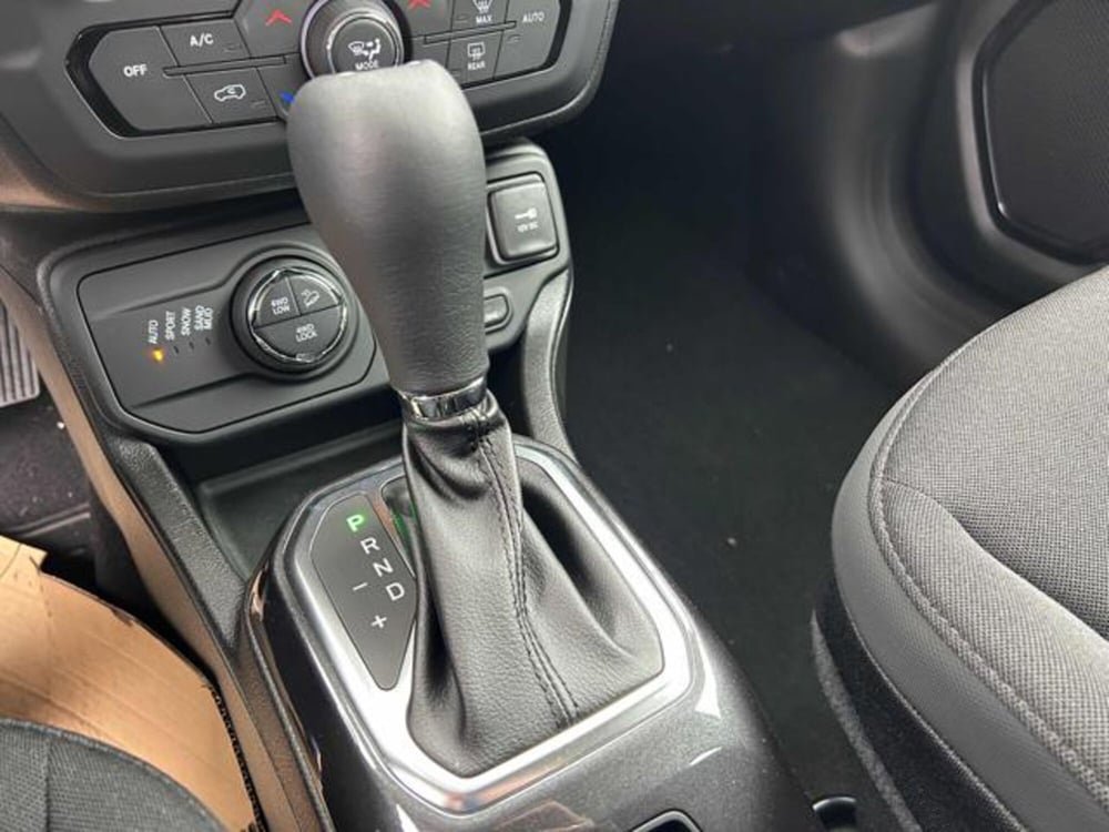 Jeep Renegade nuova a Vercelli (13)