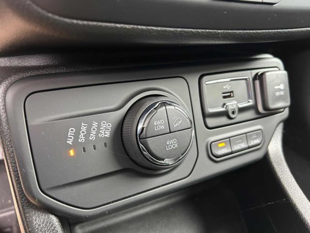 Jeep Renegade nuova a Vercelli (14)