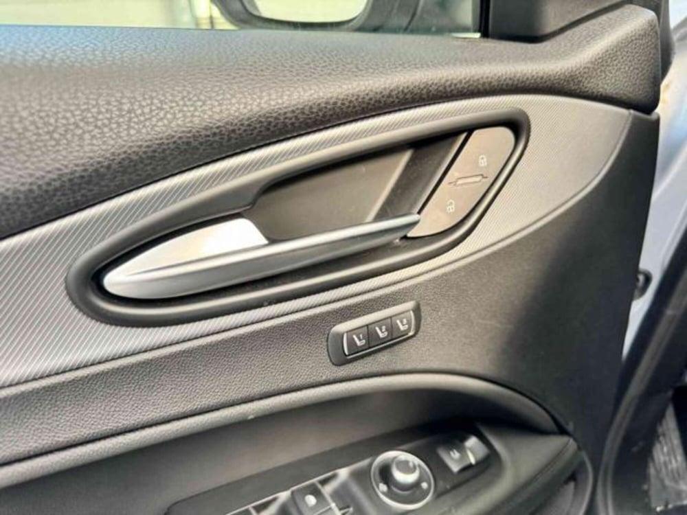 Alfa Romeo Stelvio usata a Vercelli (10)