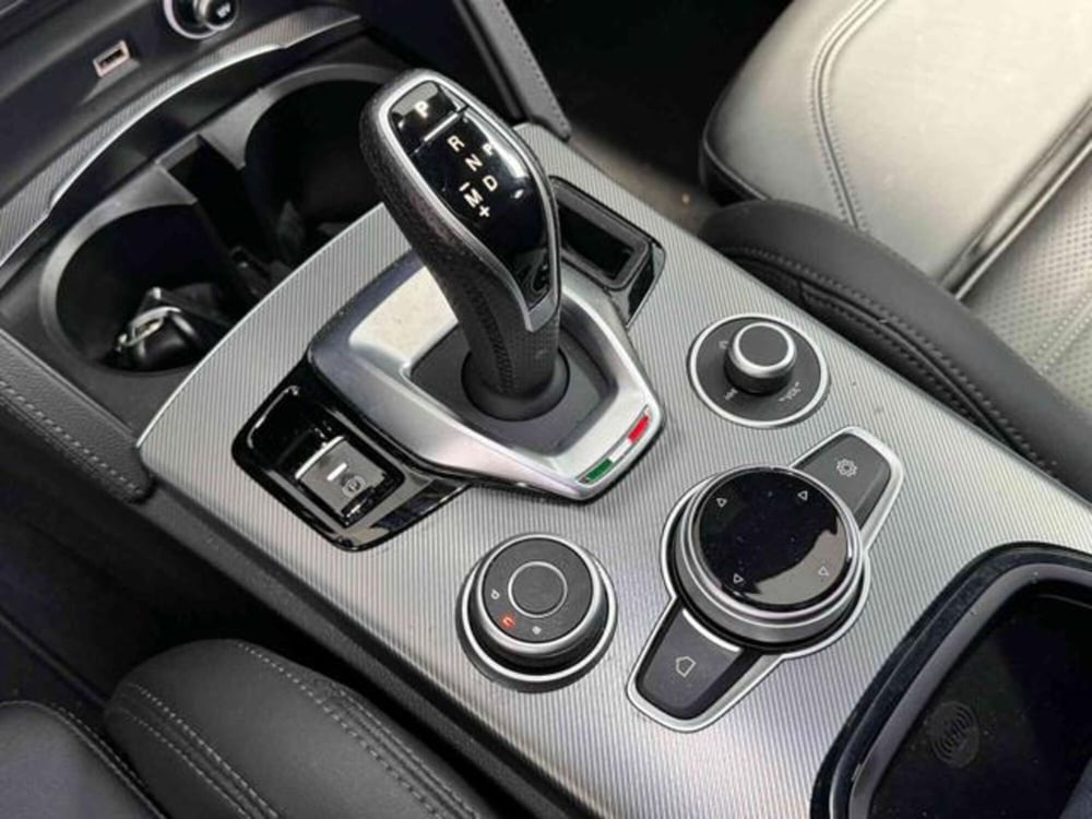 Alfa Romeo Stelvio usata a Vercelli (16)