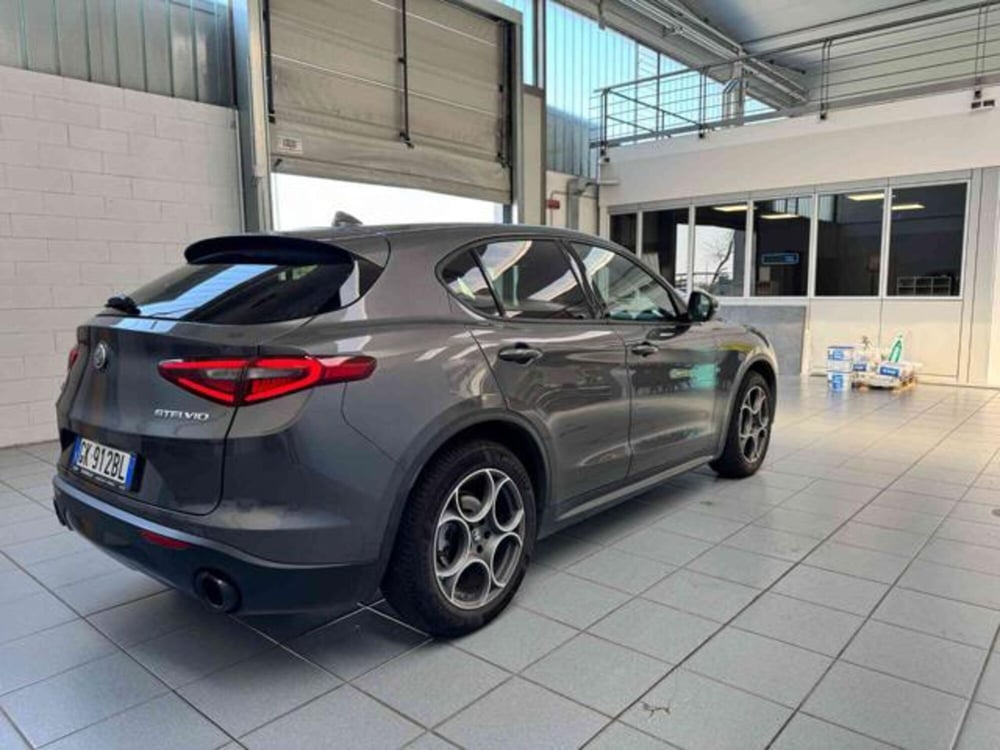 Alfa Romeo Stelvio usata a Vercelli (4)