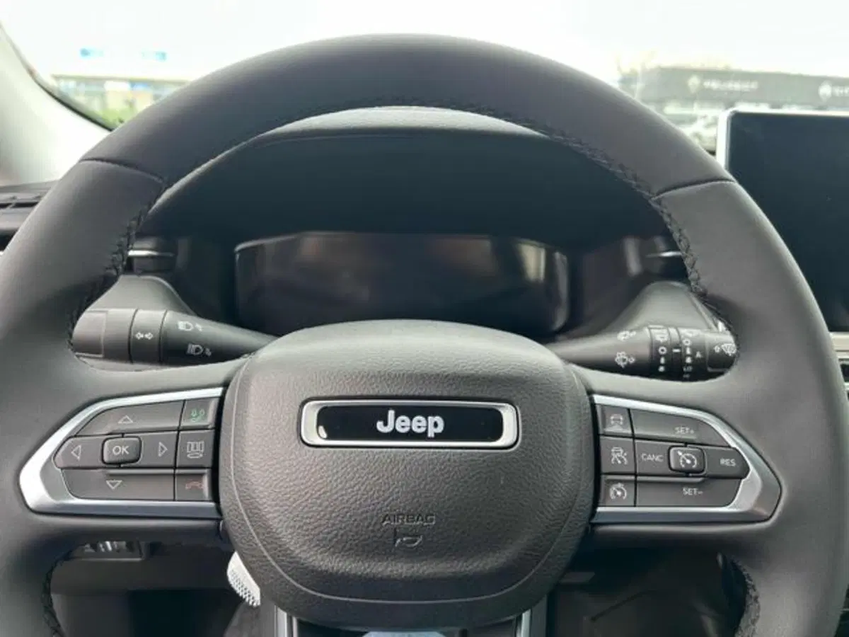 Jeep Compass nuova a Vercelli (12)