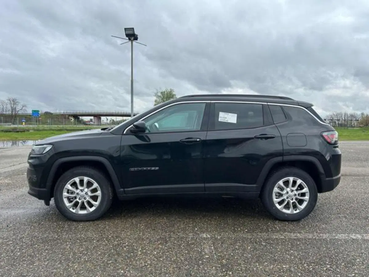 Jeep Compass nuova a Vercelli (4)