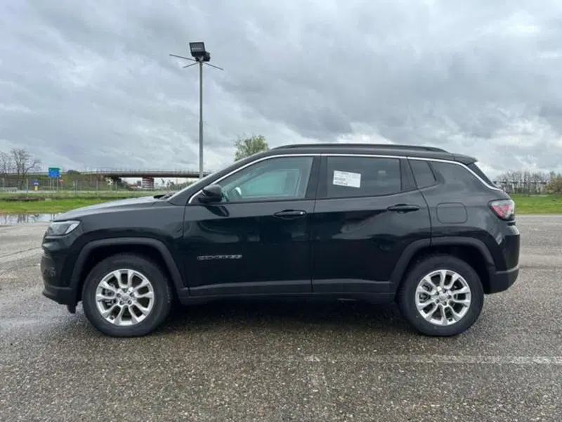 Jeep Compass nuova a Vercelli (4)