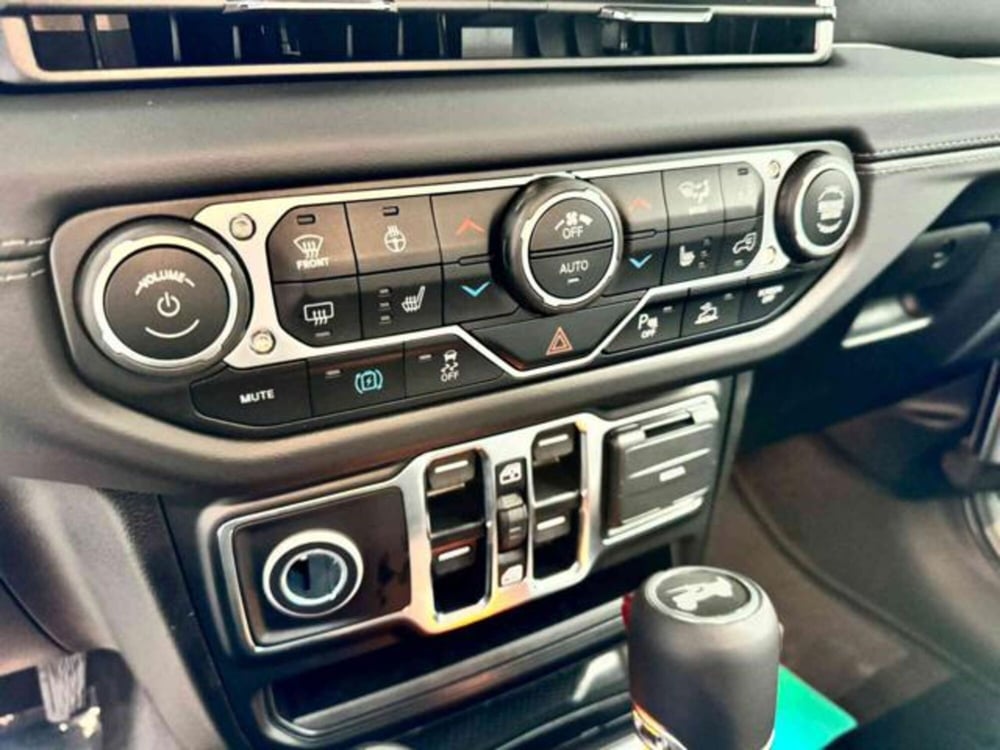 Jeep Wrangler Unlimited nuova a Vercelli (13)