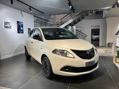 Lancia Ypsilon 1.0 FireFly 5 porte S&amp;S Hybrid Silver Plus nuova a Vercelli