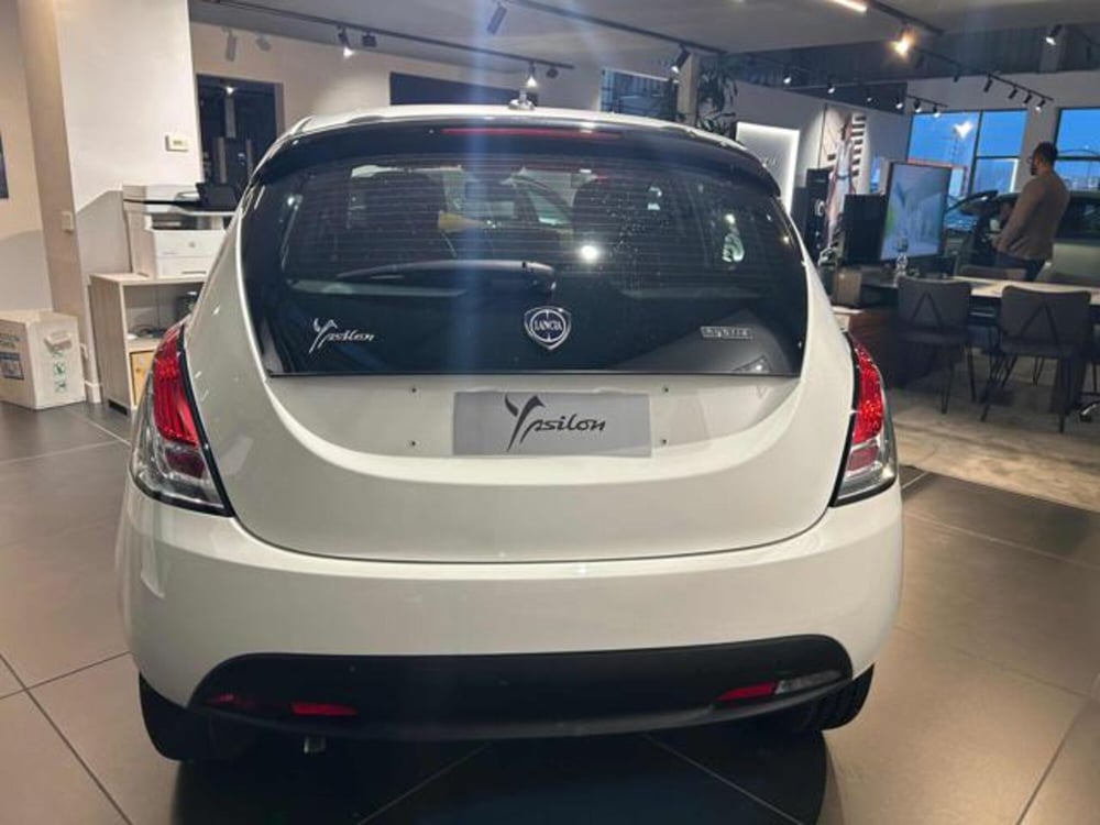 Lancia Ypsilon nuova a Vercelli (3)