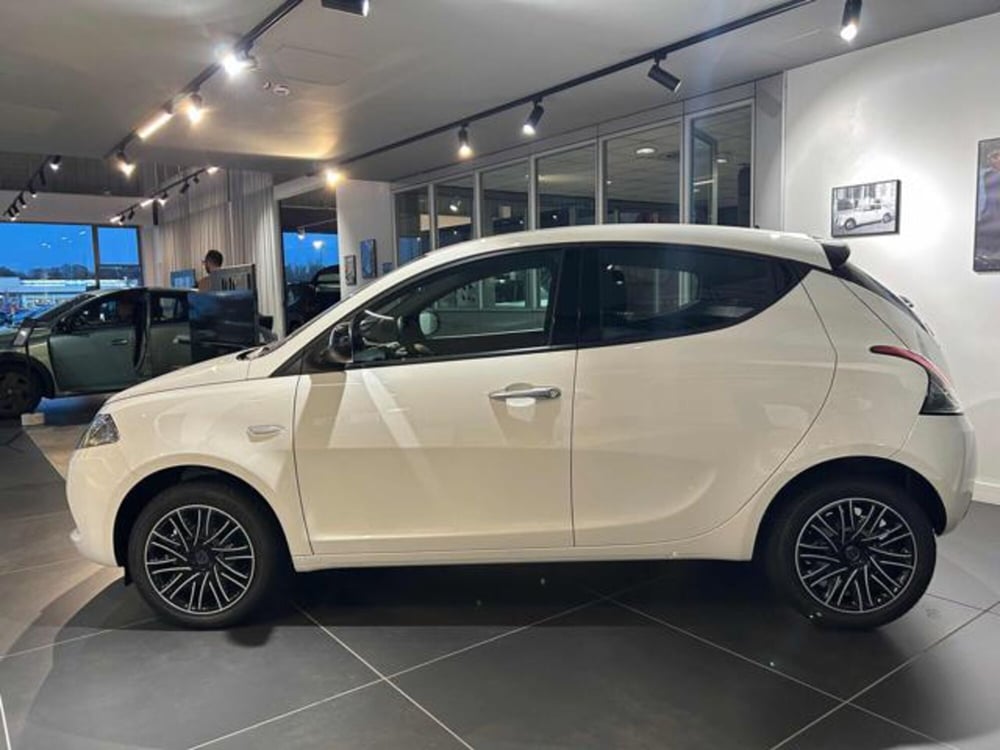 Lancia Ypsilon nuova a Vercelli (4)