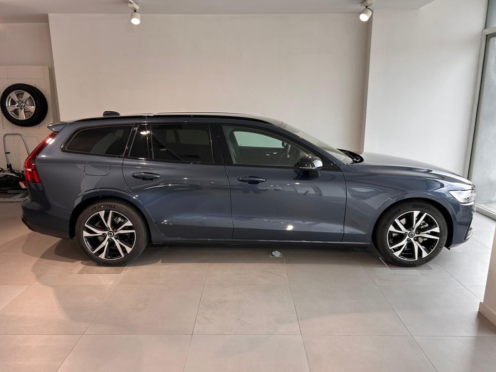 Volvo V60 nuova a Napoli (2)