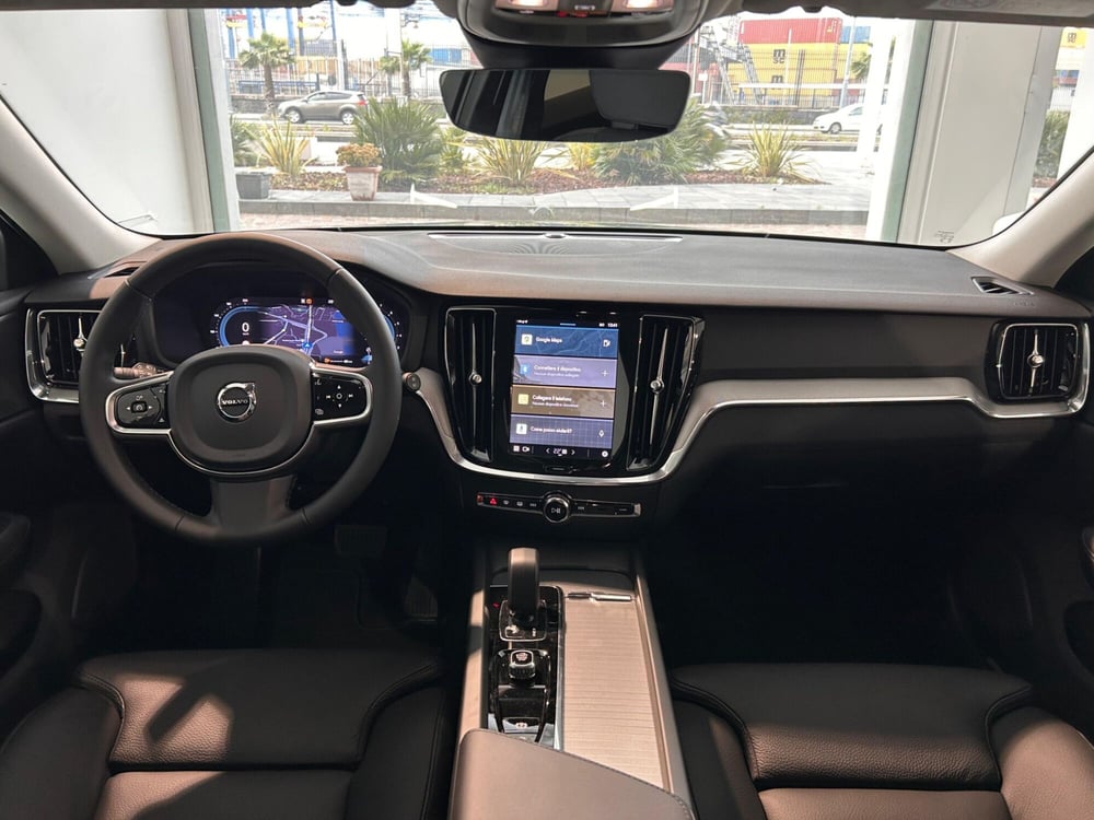Volvo V60 nuova a Napoli (5)