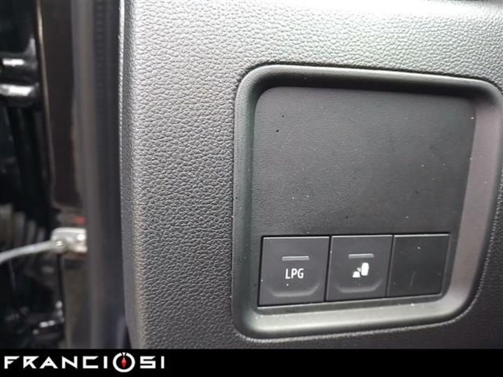 Dacia Duster usata a Modena (14)