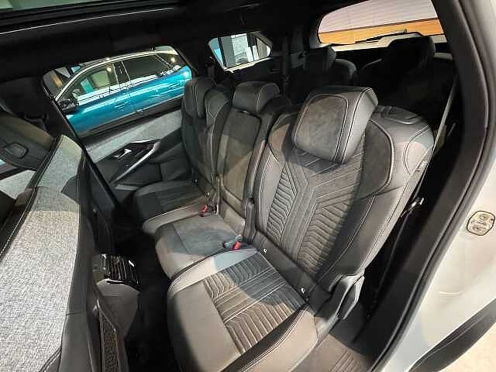 Peugeot 5008 nuova a Brescia (8)