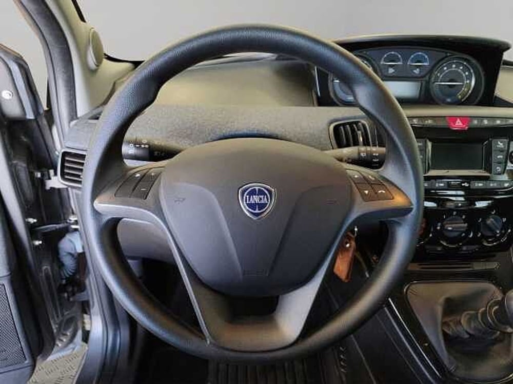 Lancia Ypsilon usata a Vibo Valentia (11)