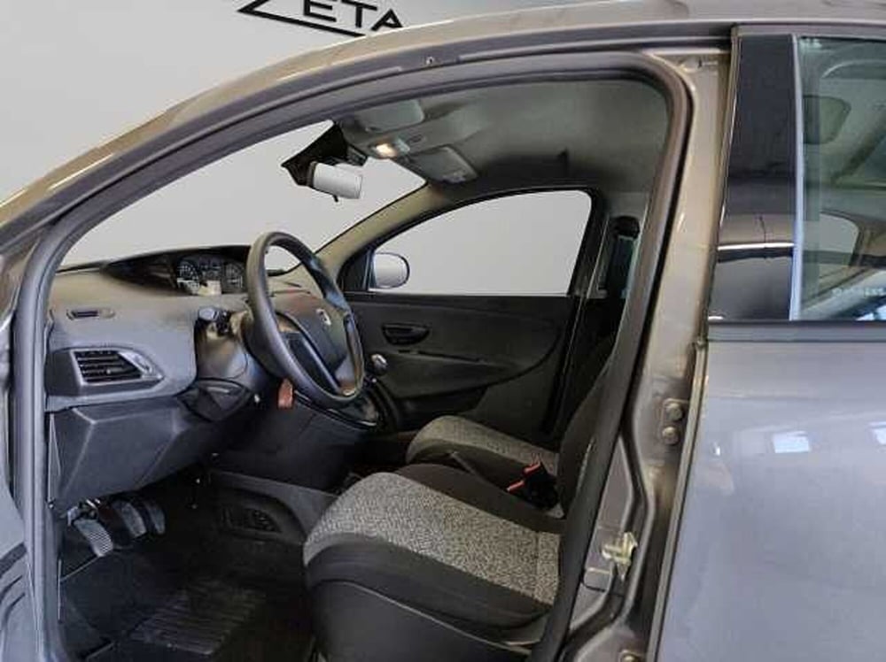 Lancia Ypsilon usata a Vibo Valentia (13)