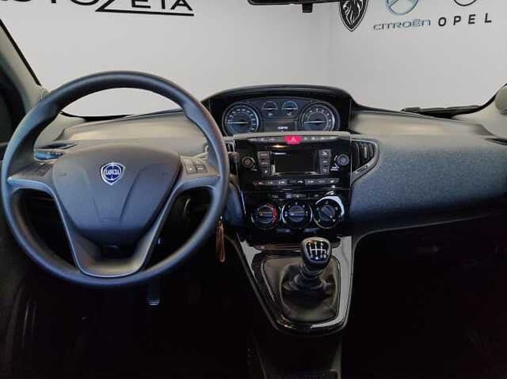 Lancia Ypsilon usata a Vibo Valentia (9)