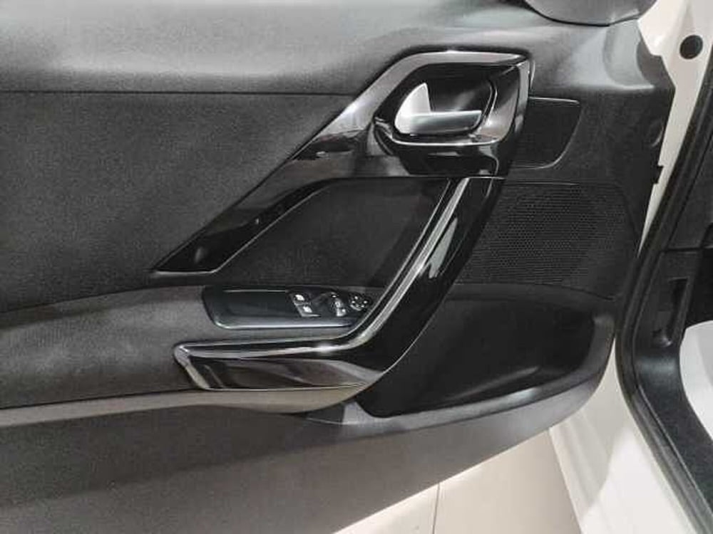 Peugeot 208 usata a Lecce (5)