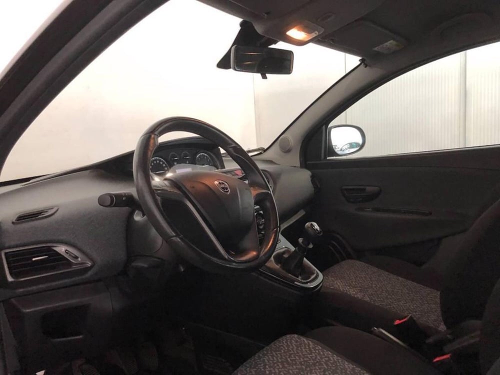 Lancia Ypsilon usata a Torino (10)