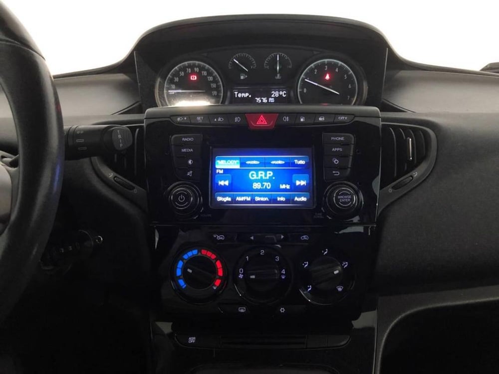 Lancia Ypsilon usata a Torino (14)
