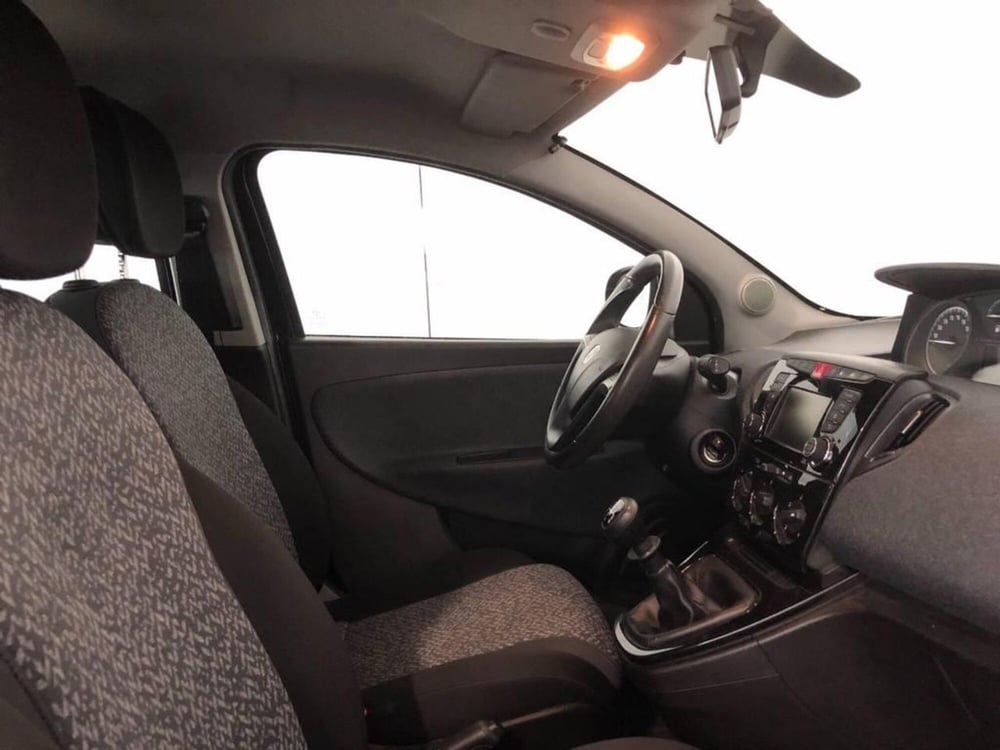 Lancia Ypsilon usata a Torino (7)