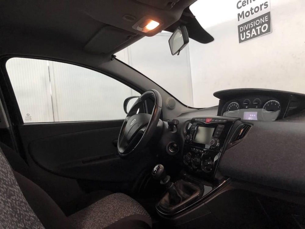 Lancia Ypsilon usata a Torino (8)