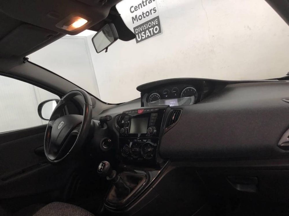 Lancia Ypsilon usata a Torino (9)