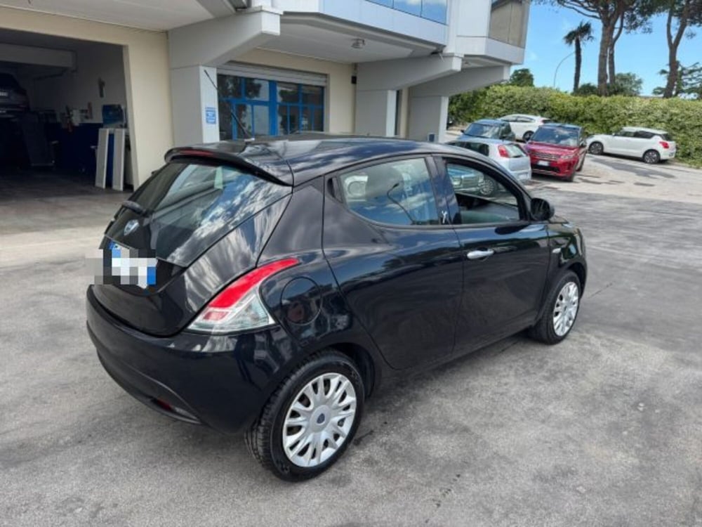 Lancia Ypsilon usata a Macerata (4)