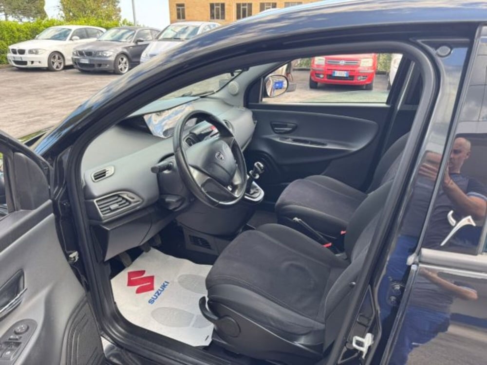 Lancia Ypsilon usata a Macerata (8)