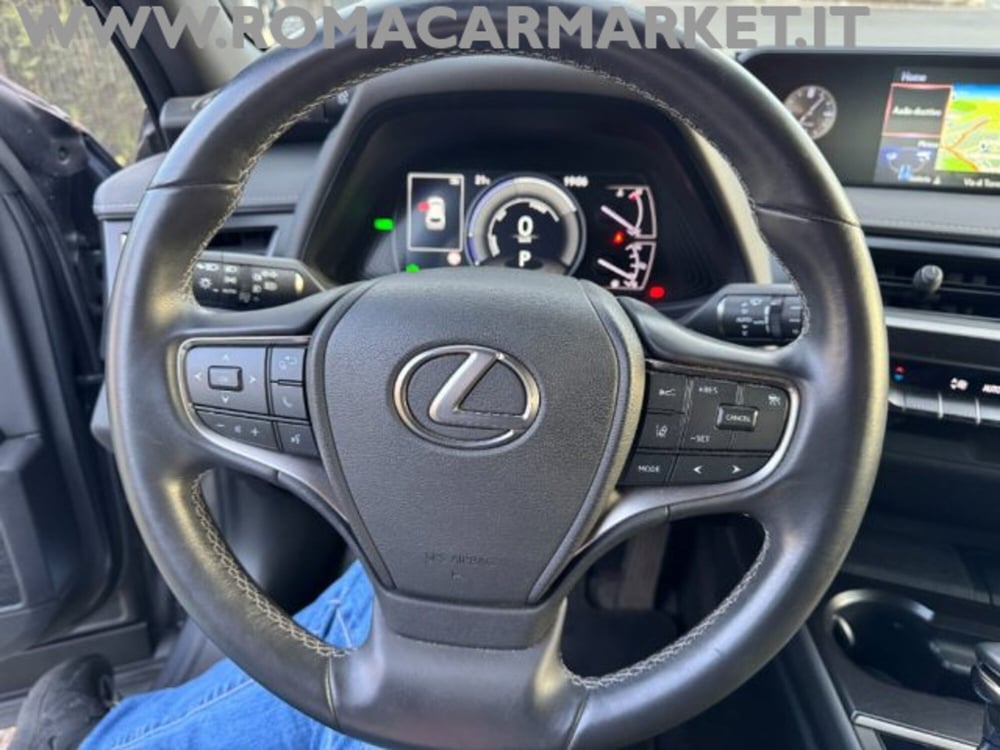 Lexus UX usata a Roma (14)