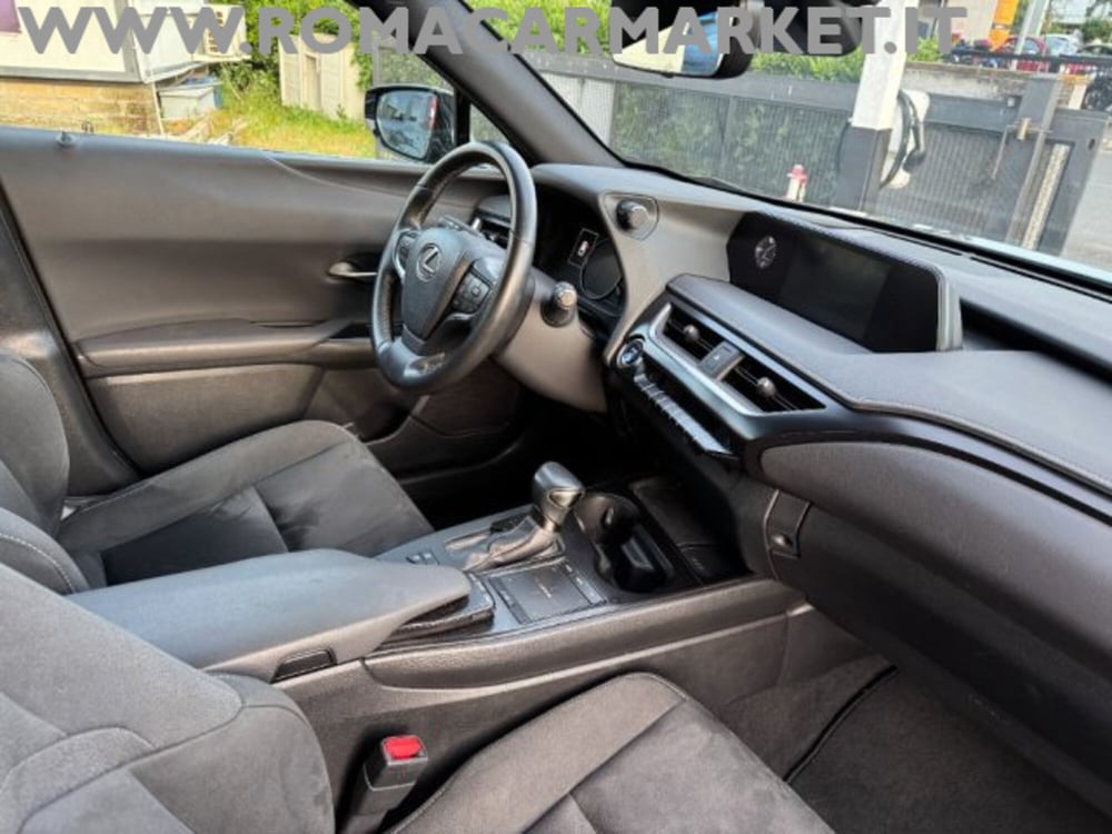 Lexus UX usata a Roma (15)