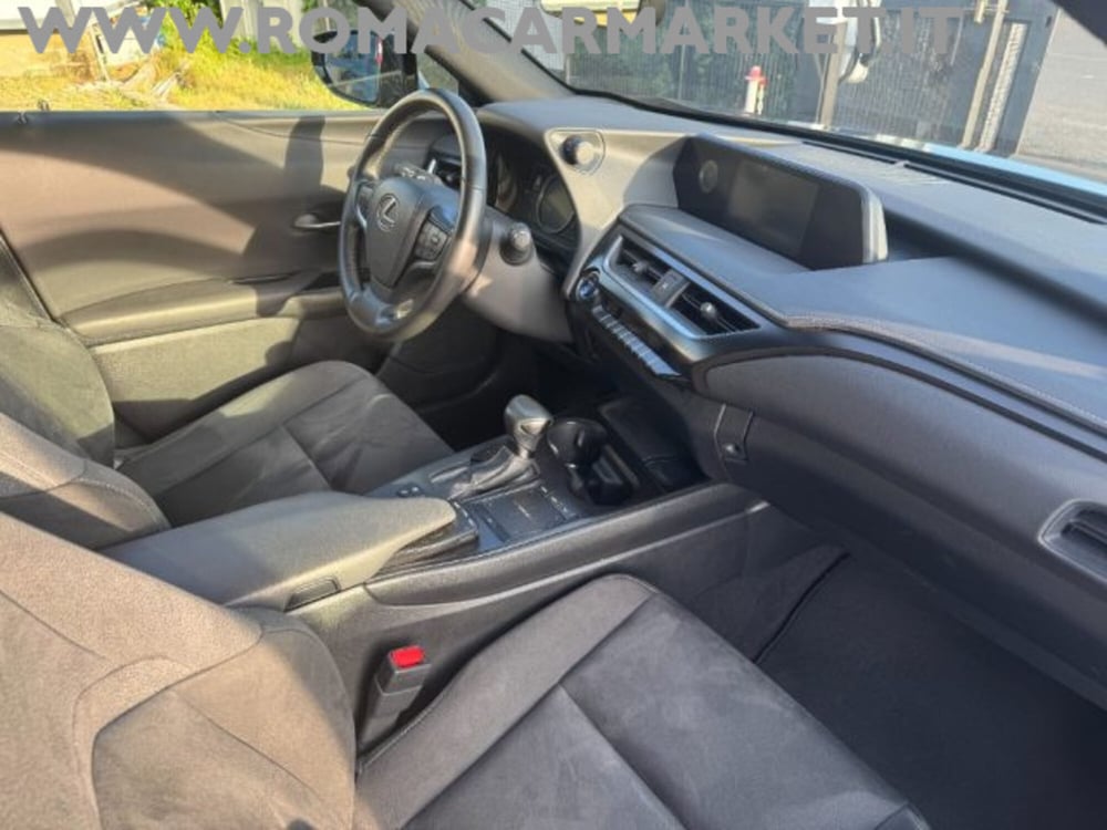 Lexus UX usata a Roma (6)